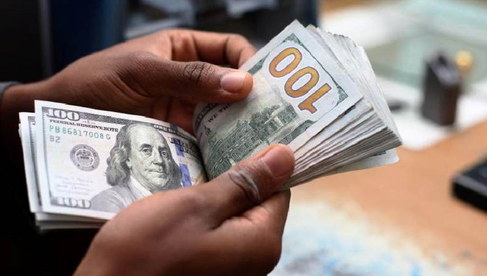 Dollari humb mbi 2 per qind te vleres, ngadalesohet ekonomia e SHBA
